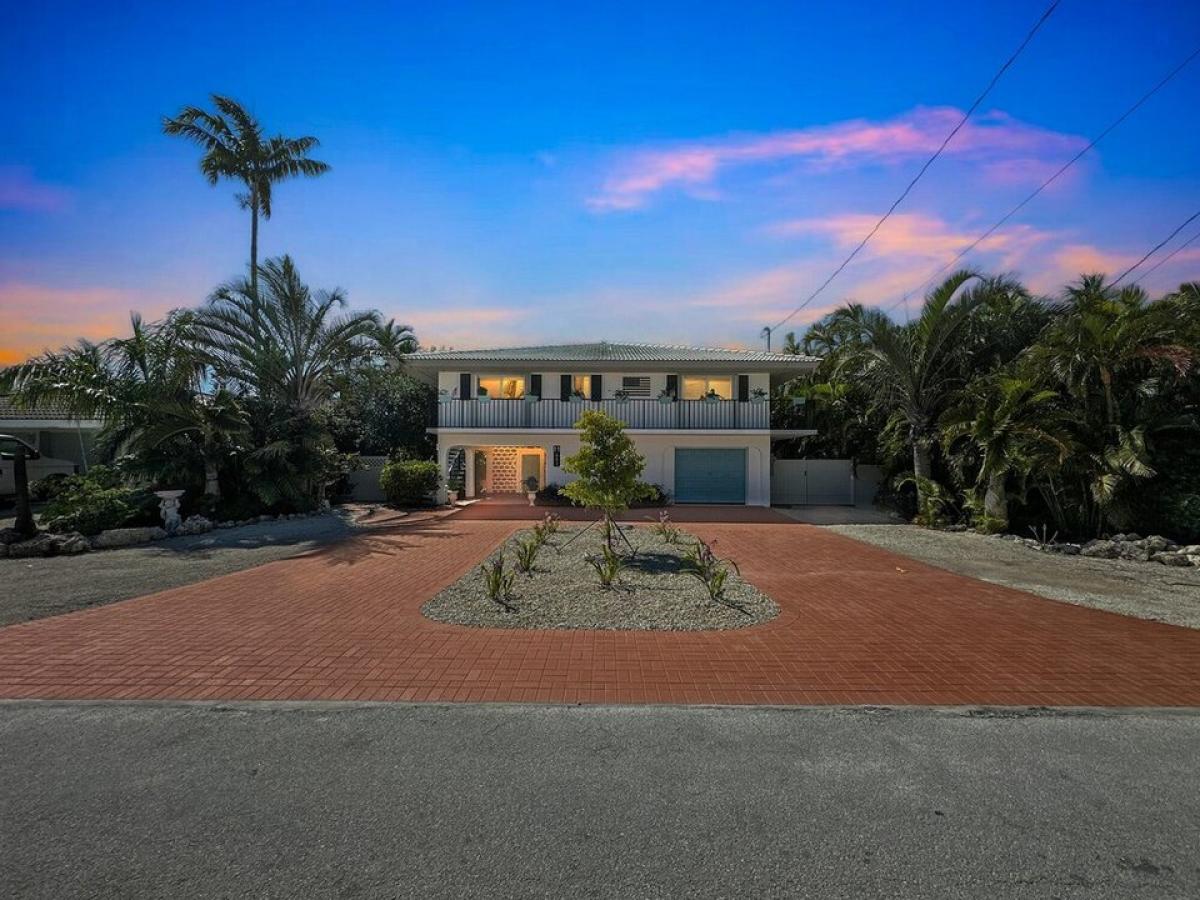 Picture of Home For Sale in Key Colony, Florida, United States