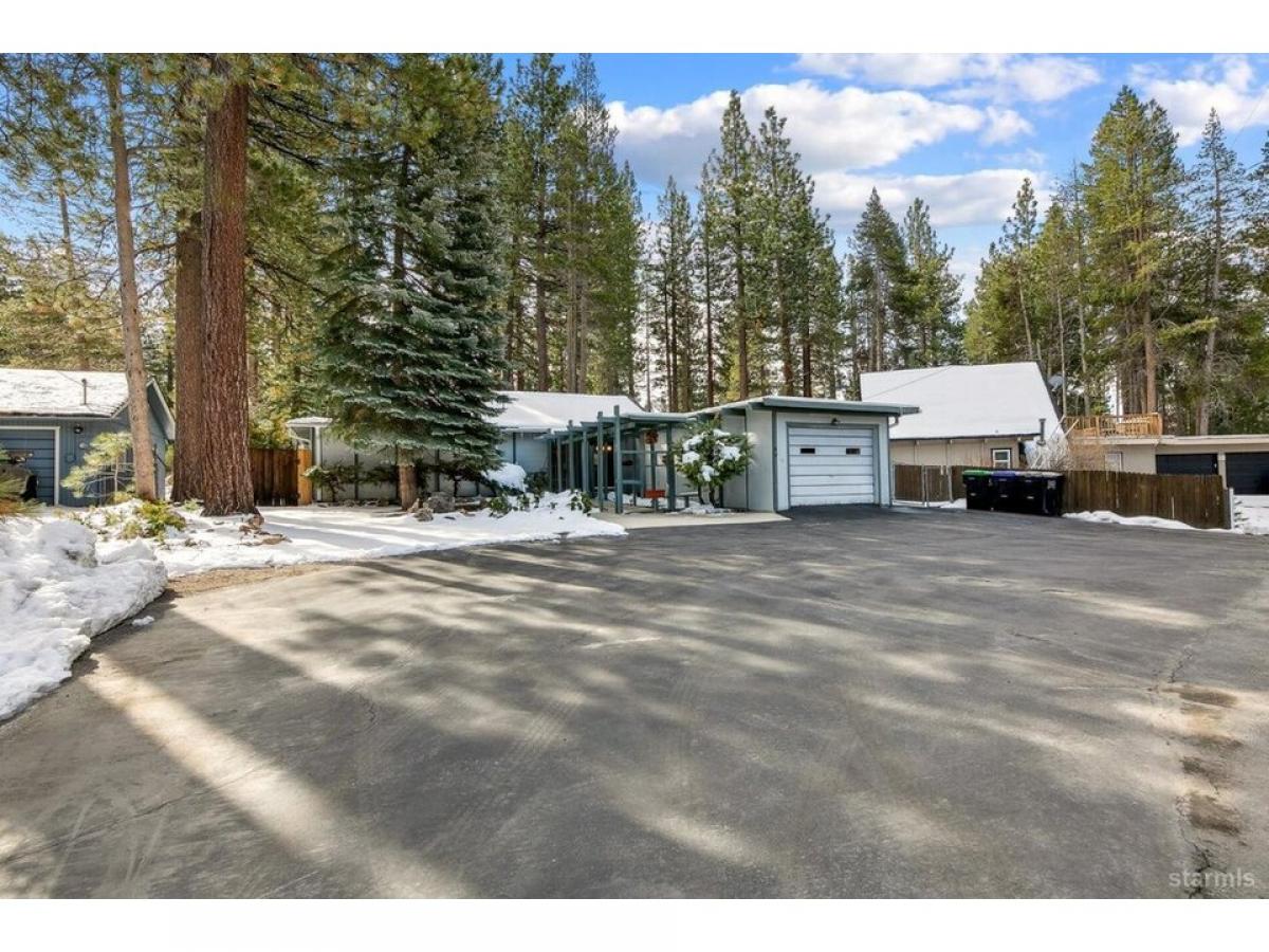 Picture of Home For Sale in South Lake Tahoe, California, United States