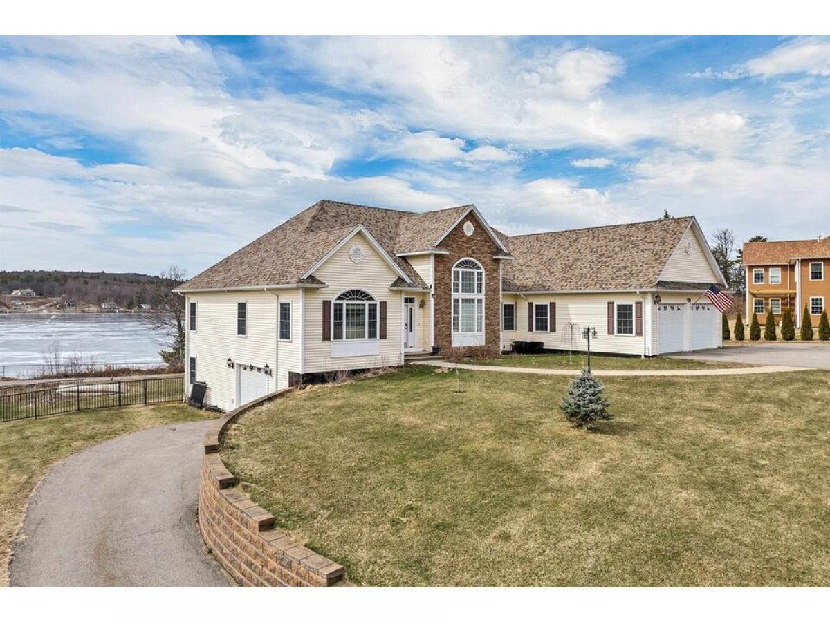 Picture of Home For Sale in Belmont, New Hampshire, United States