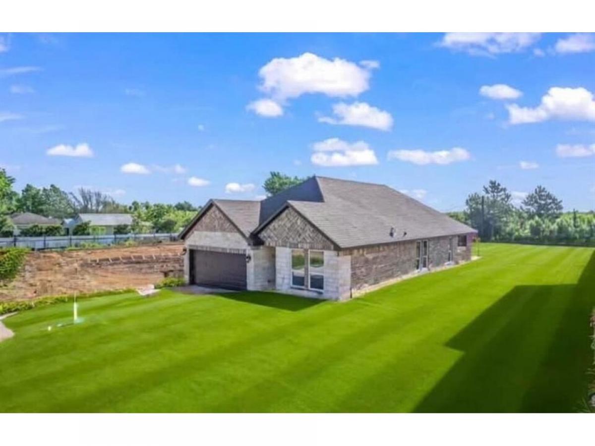 Picture of Home For Sale in Prairie View, Texas, United States