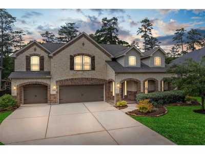 Home For Sale in Pinehurst, Texas