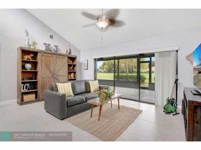 Home For Sale in Deerfield Beach, Florida