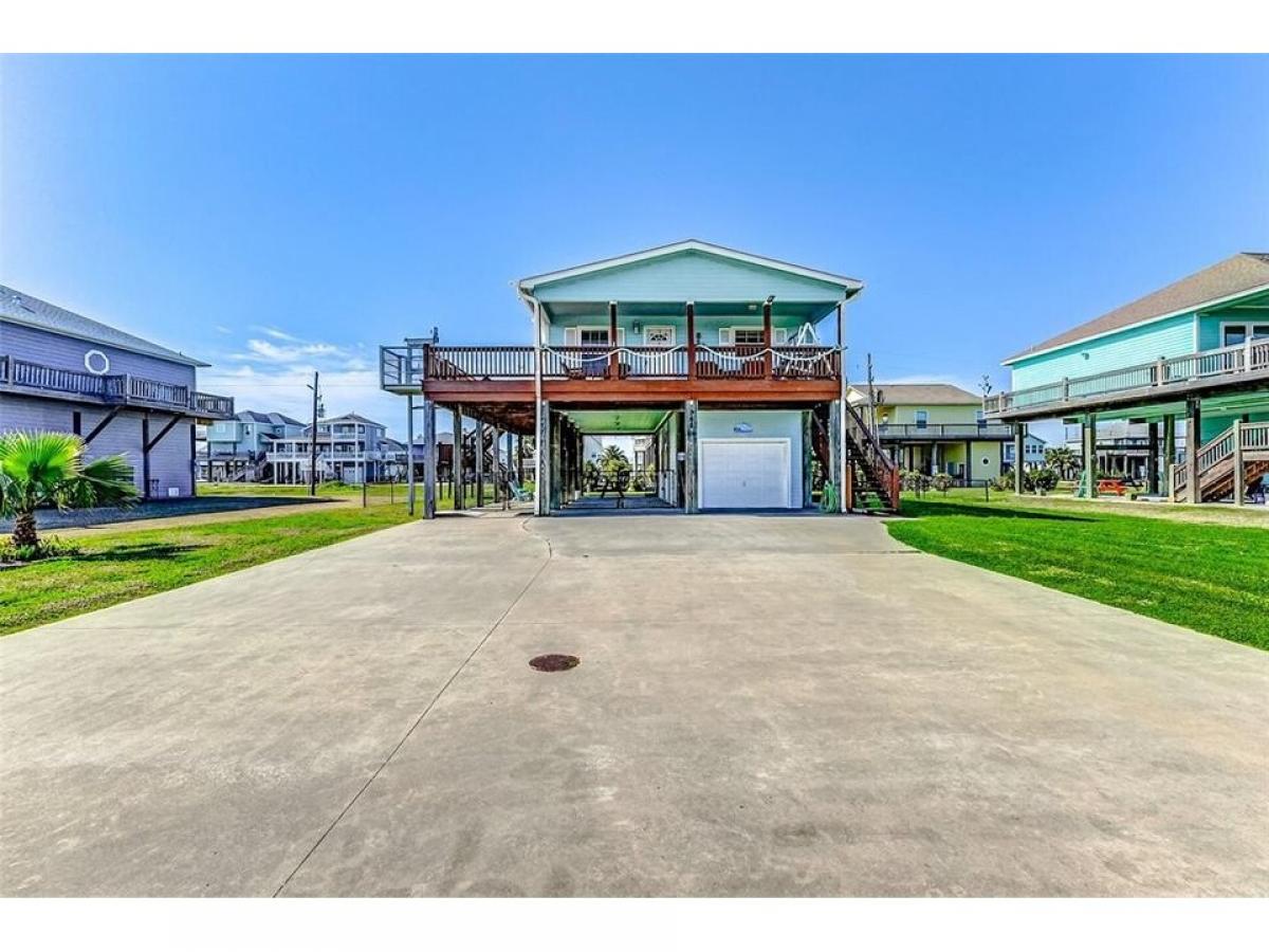 Picture of Home For Sale in Crystal Beach, Texas, United States
