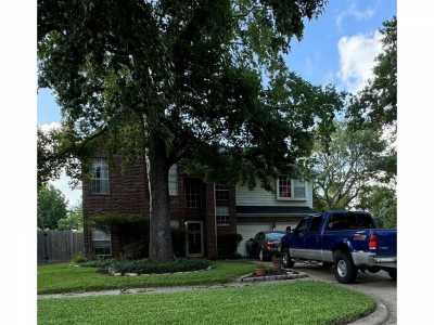 Home For Sale in Highlands, Texas