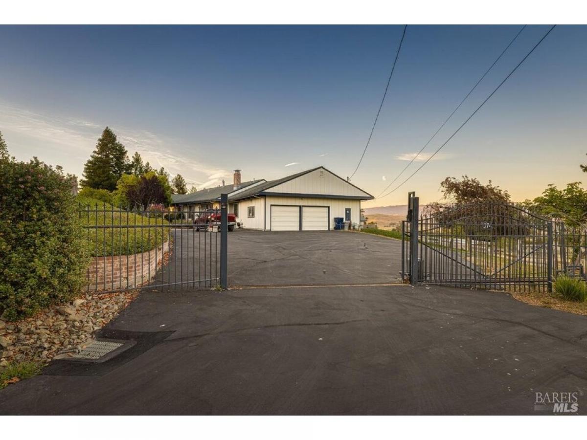 Picture of Home For Sale in Petaluma, California, United States