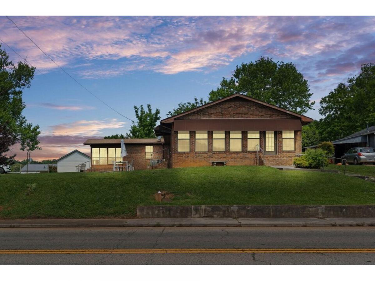 Picture of Home For Sale in Athens, Tennessee, United States