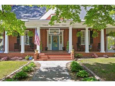 Home For Sale in Lafayette, Georgia