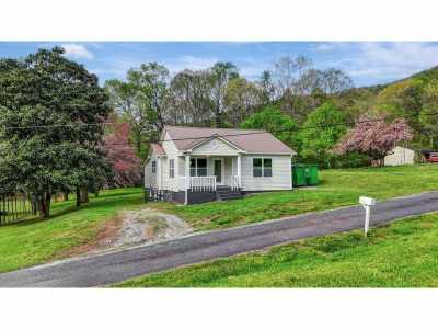 Home For Sale in Spring City, Tennessee