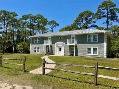 Home For Rent in Eastpoint, Florida