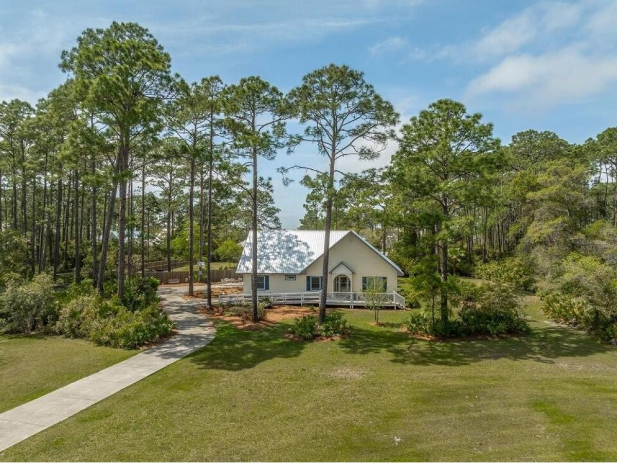 Picture of Home For Sale in Eastpoint, Florida, United States