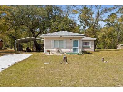 Home For Sale in Wewahitchka, Florida