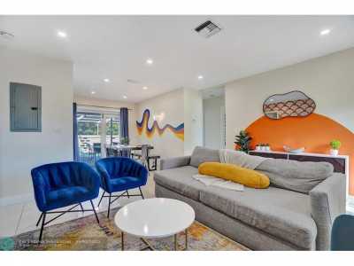 Home For Sale in Oakland Park, Florida