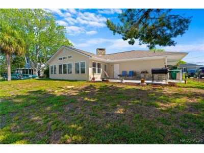 Home For Sale in Crystal River, Florida