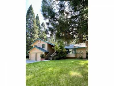 Home For Sale in Lake Almanor, California