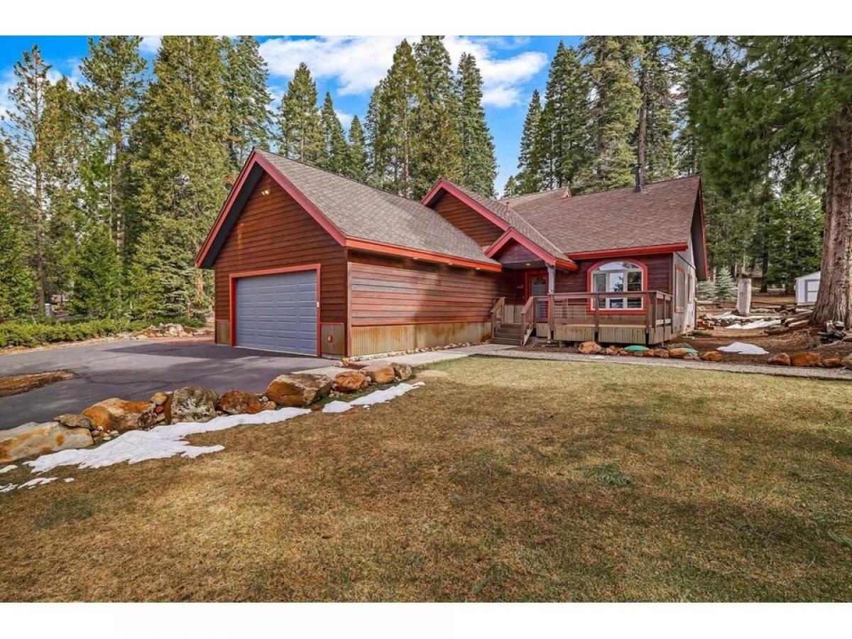 Picture of Home For Sale in Lake Almanor, California, United States