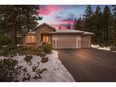 Home For Sale in Lake Almanor, California