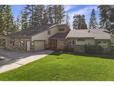 Home For Sale in Lake Almanor, California