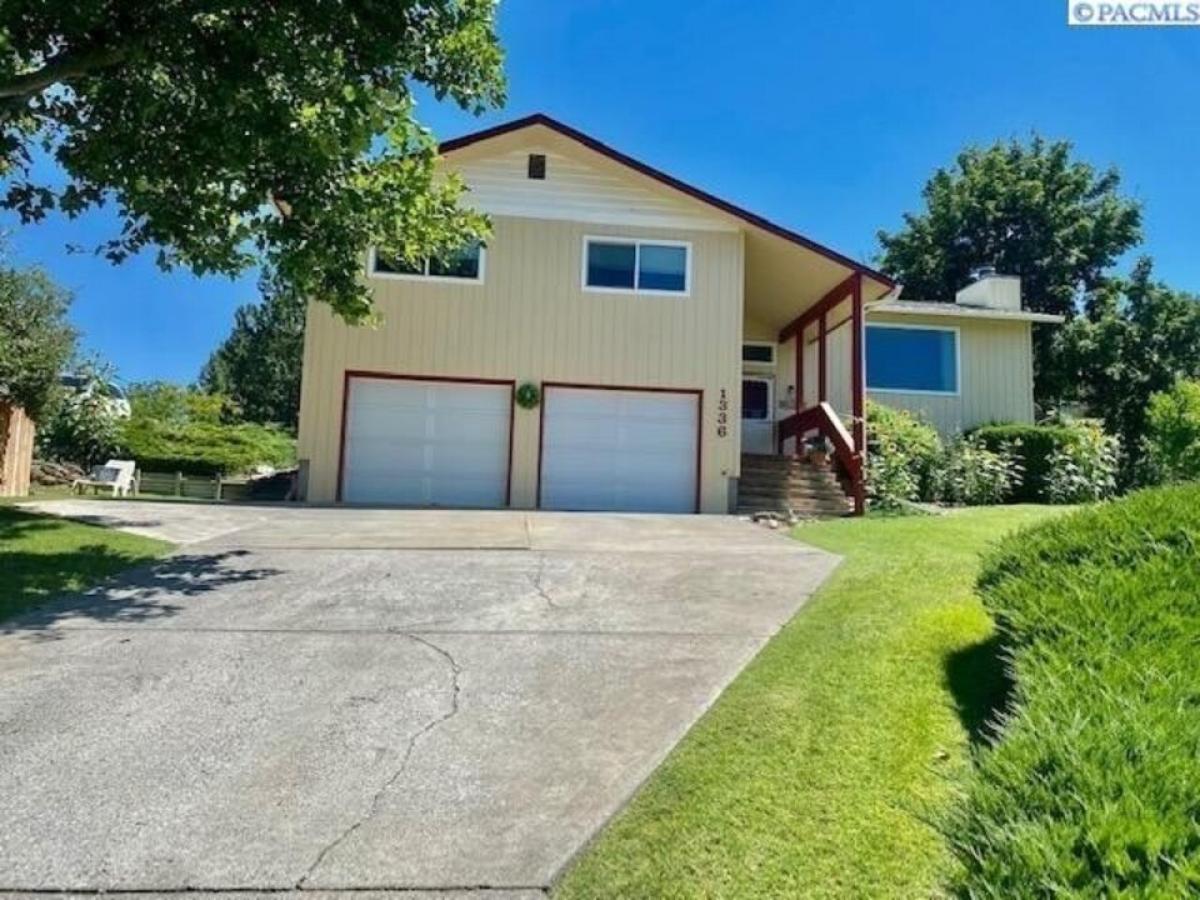 Picture of Home For Sale in Prosser, Washington, United States