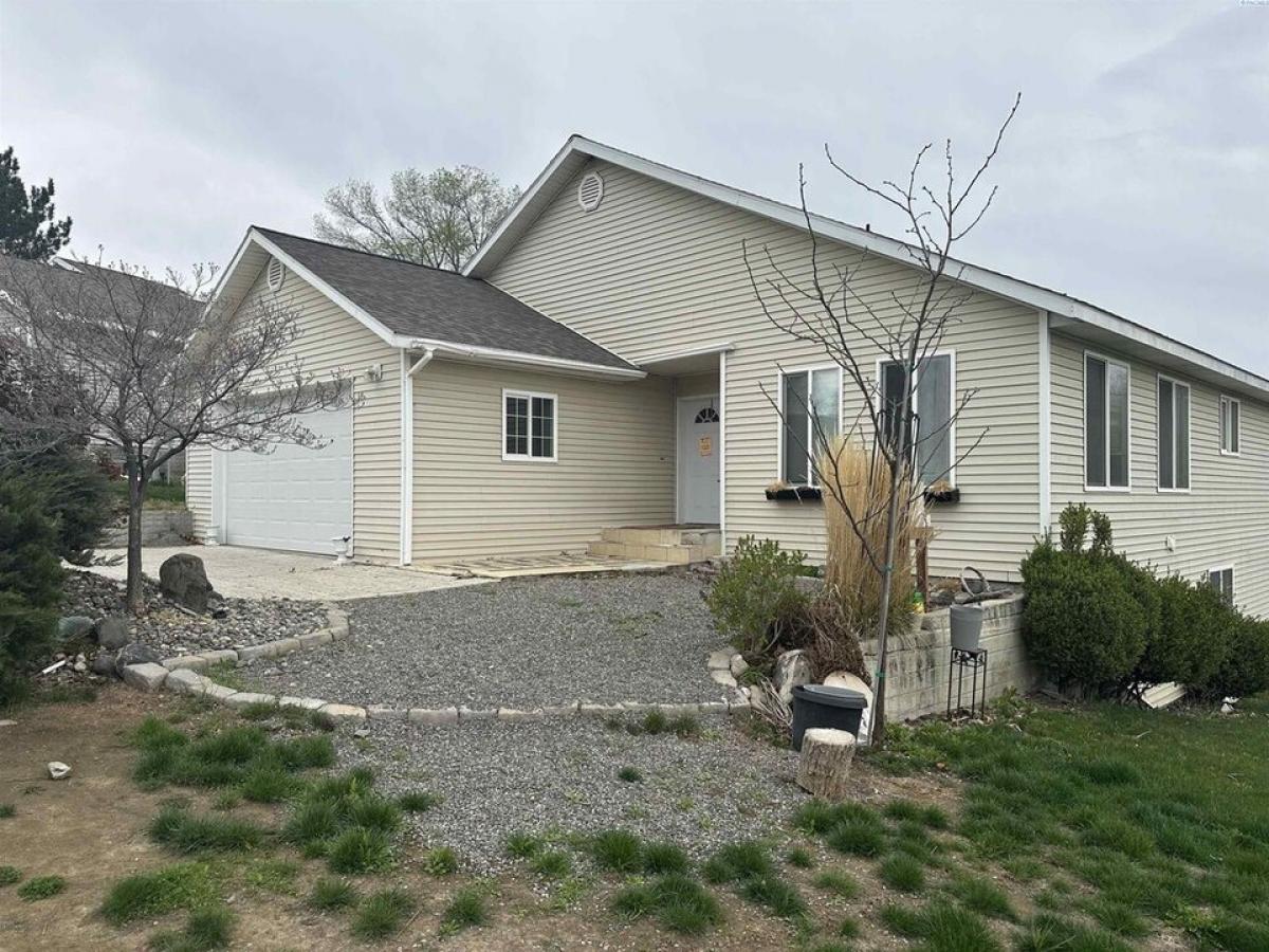 Picture of Home For Sale in Kennewick, Washington, United States