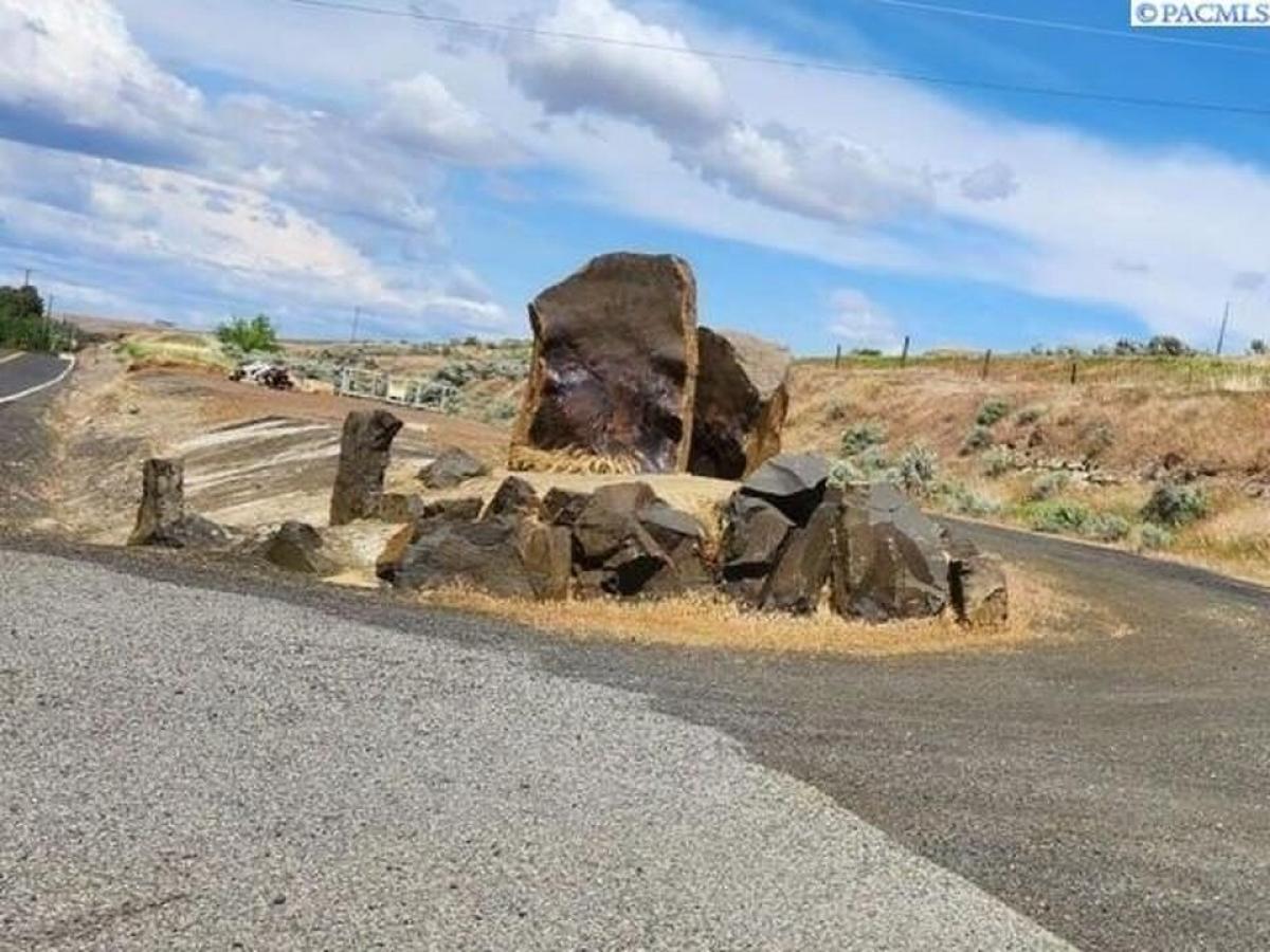 Picture of Residential Land For Sale in Benton City, Washington, United States