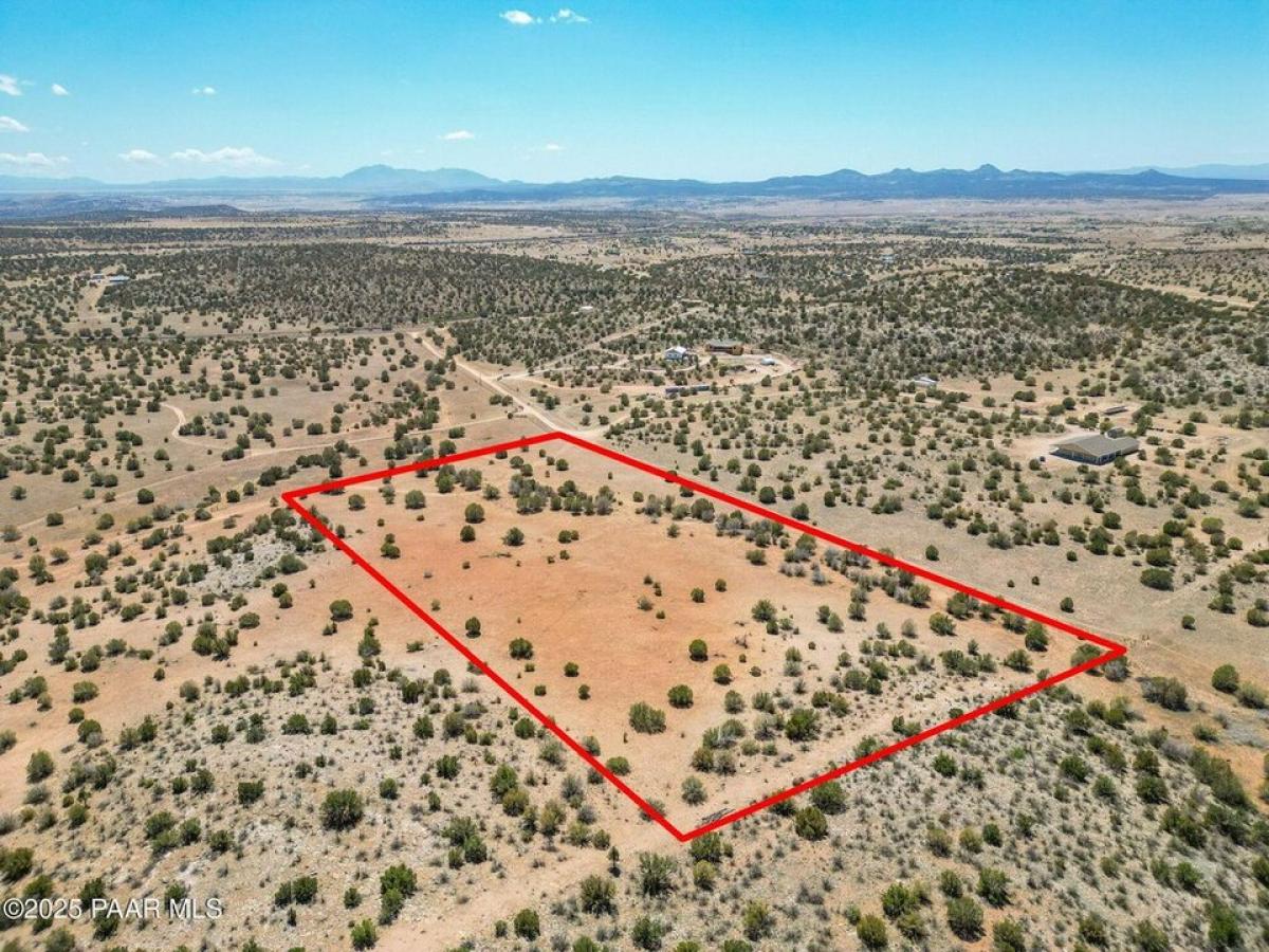 Picture of Residential Land For Sale in Paulden, Arizona, United States