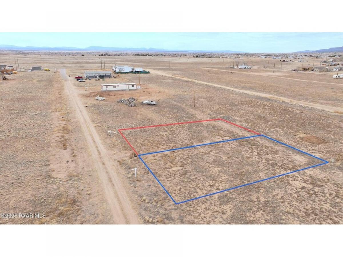 Picture of Residential Land For Sale in Paulden, Arizona, United States
