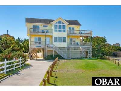 Home For Sale in Waves, North Carolina