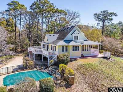 Home For Sale in Southern Shores, North Carolina