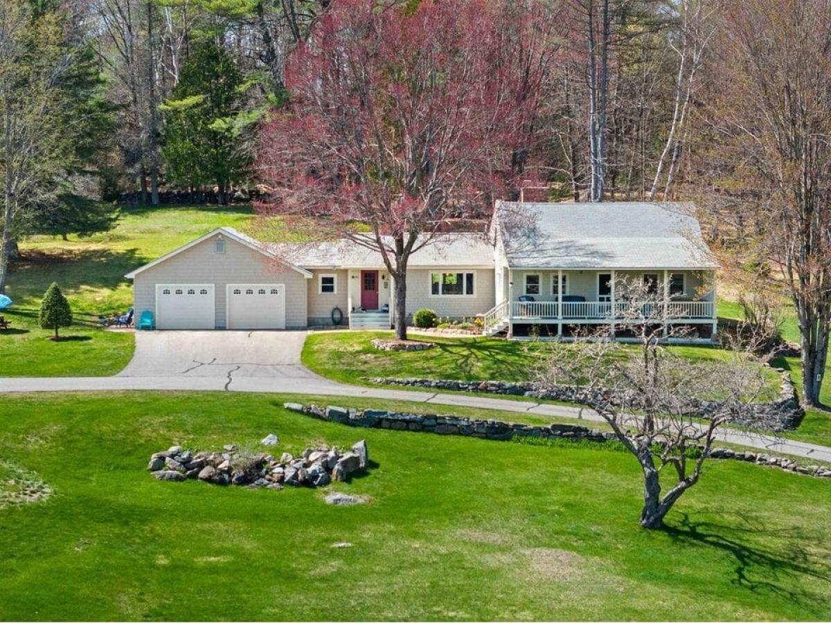 Picture of Home For Sale in Center Harbor, New Hampshire, United States