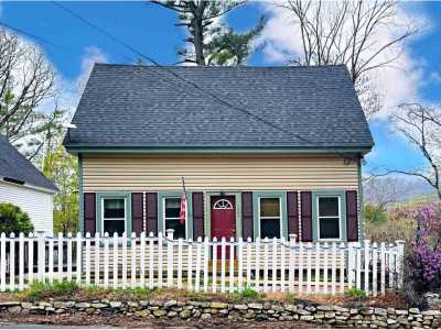 Home For Sale in Alton, New Hampshire