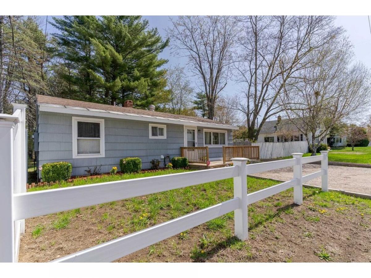 Picture of Home For Sale in Dover, New Hampshire, United States