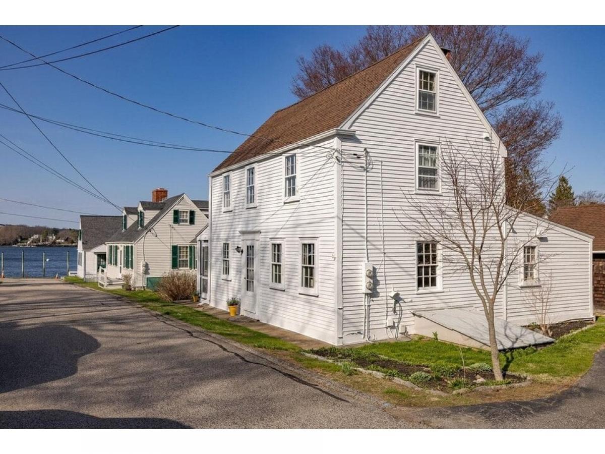 Picture of Home For Sale in New Castle, New Hampshire, United States