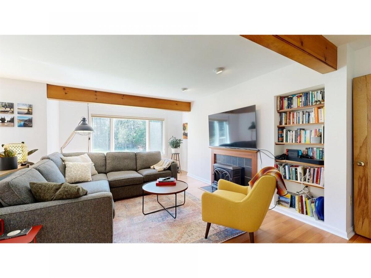 Picture of Home For Sale in Shelburne, Vermont, United States