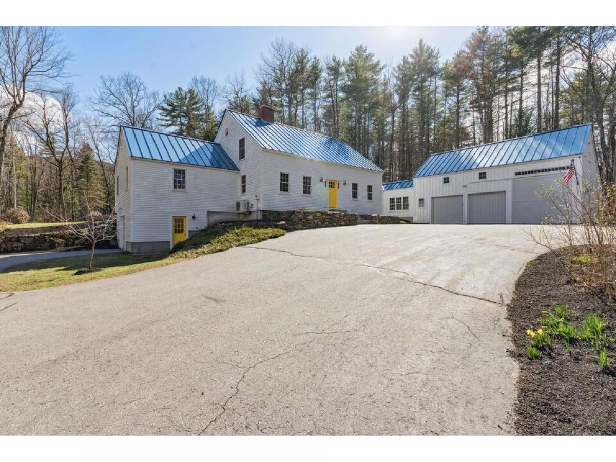 Picture of Home For Sale in Brookfield, New Hampshire, United States