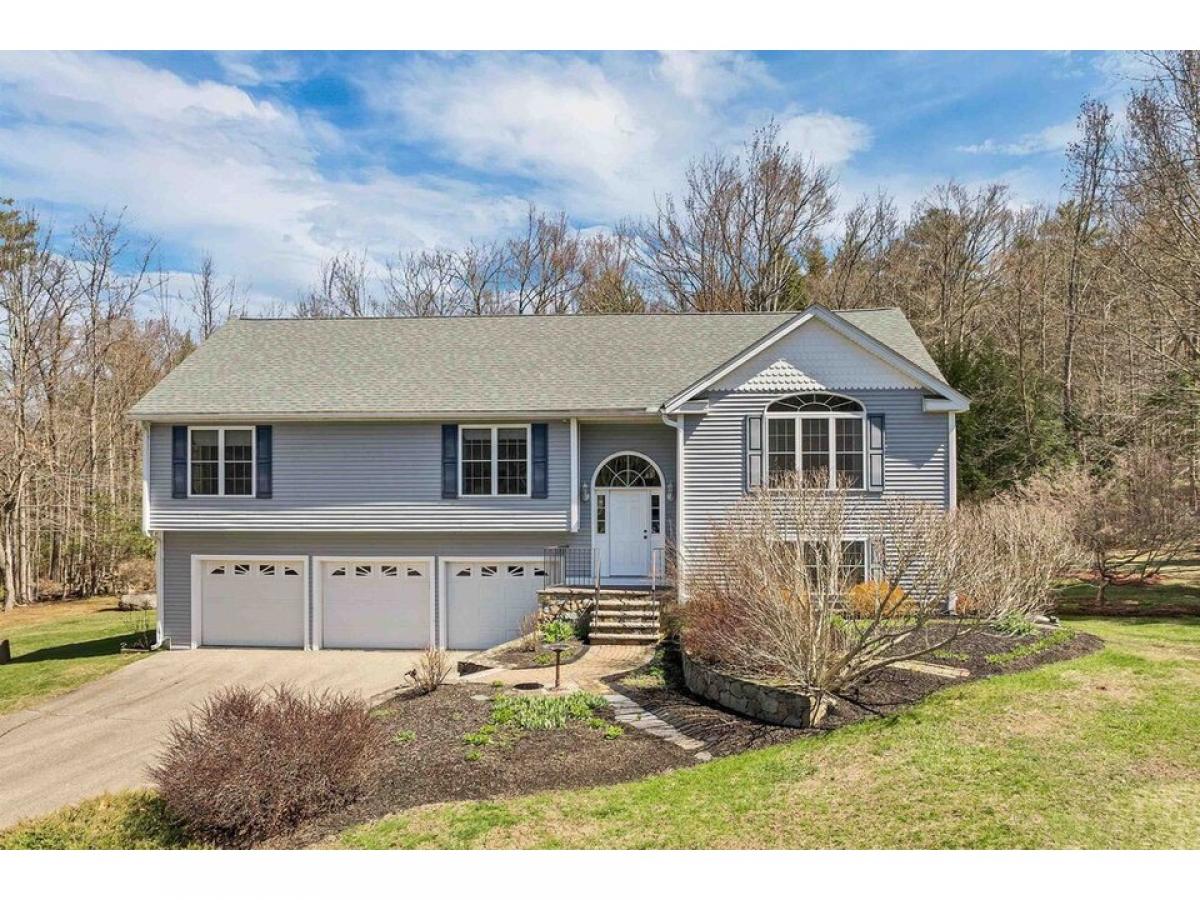 Picture of Home For Sale in Wolfeboro, New Hampshire, United States