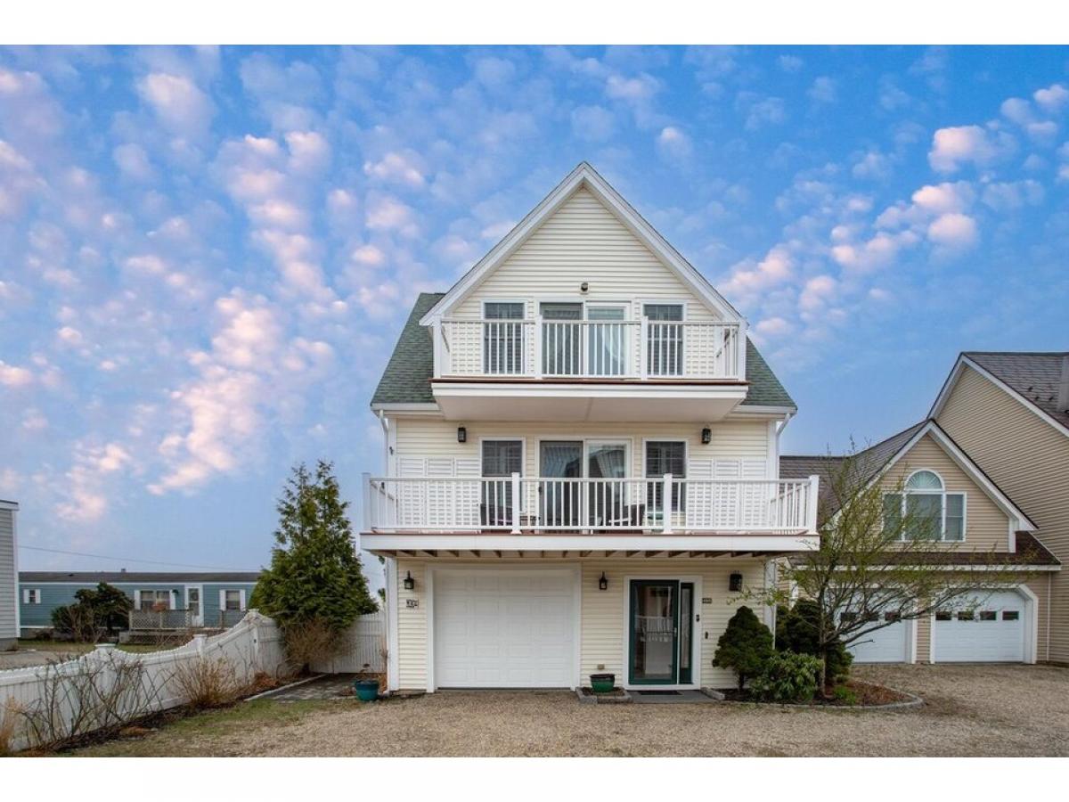 Picture of Home For Sale in Seabrook, New Hampshire, United States
