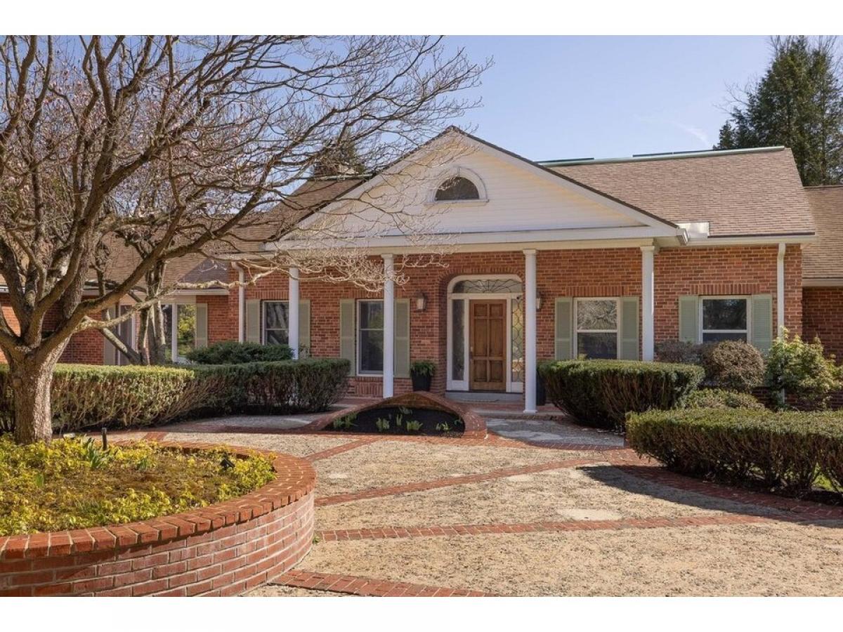 Picture of Home For Sale in Dover, New Hampshire, United States