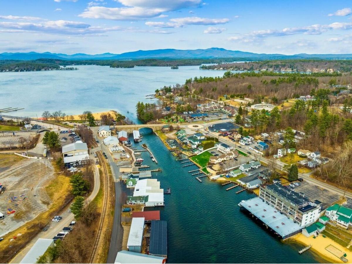 Picture of Home For Sale in Laconia, New Hampshire, United States