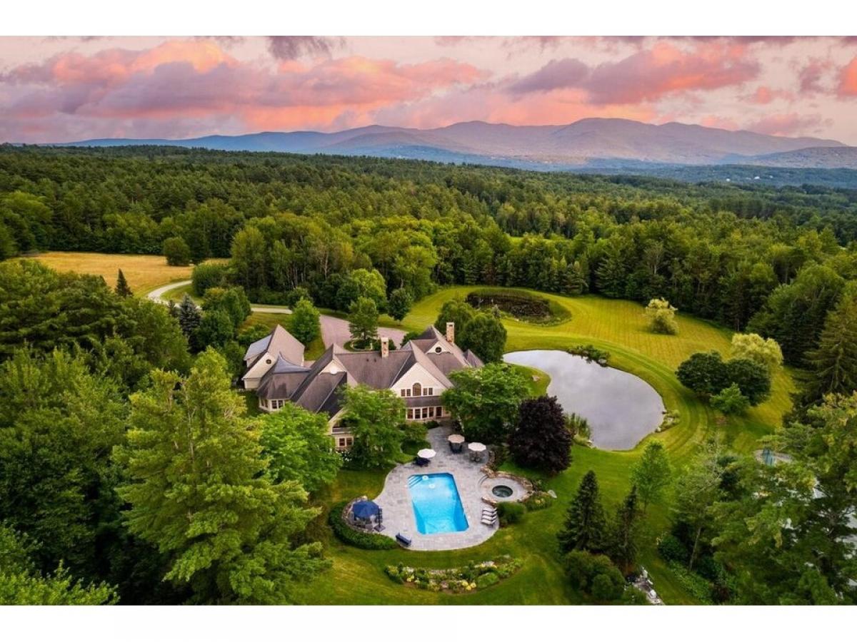 Picture of Home For Sale in Stowe, Vermont, United States