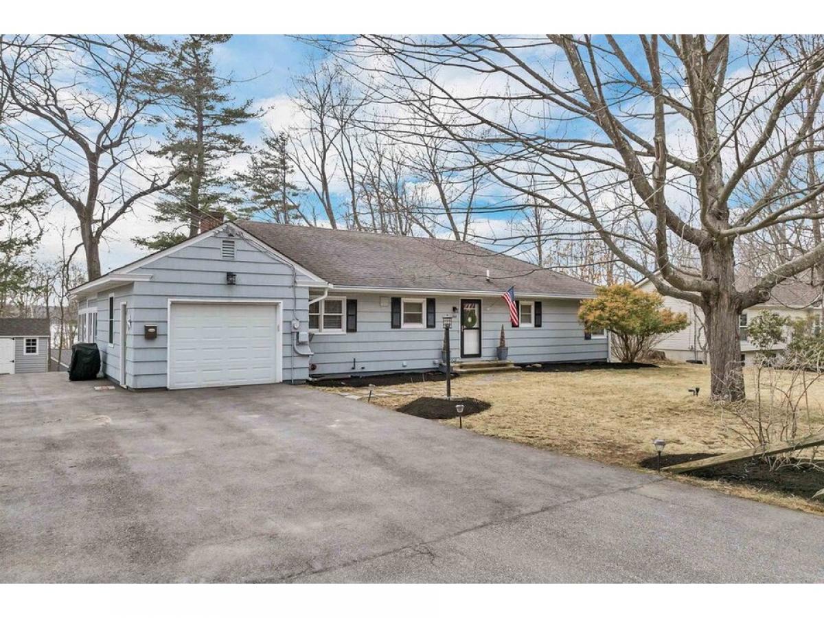 Picture of Home For Sale in Laconia, New Hampshire, United States