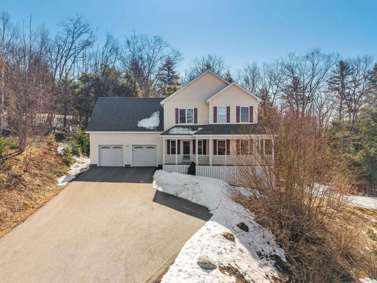 Picture of Home For Sale in Center Harbor, New Hampshire, United States