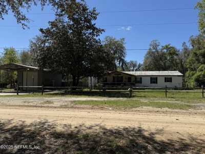 Home For Sale in Interlachen, Florida