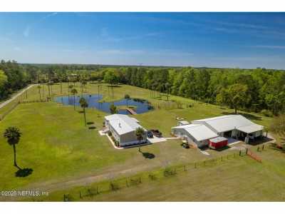 Home For Sale in Interlachen, Florida