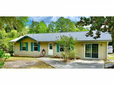 Home For Sale in Satsuma, Florida