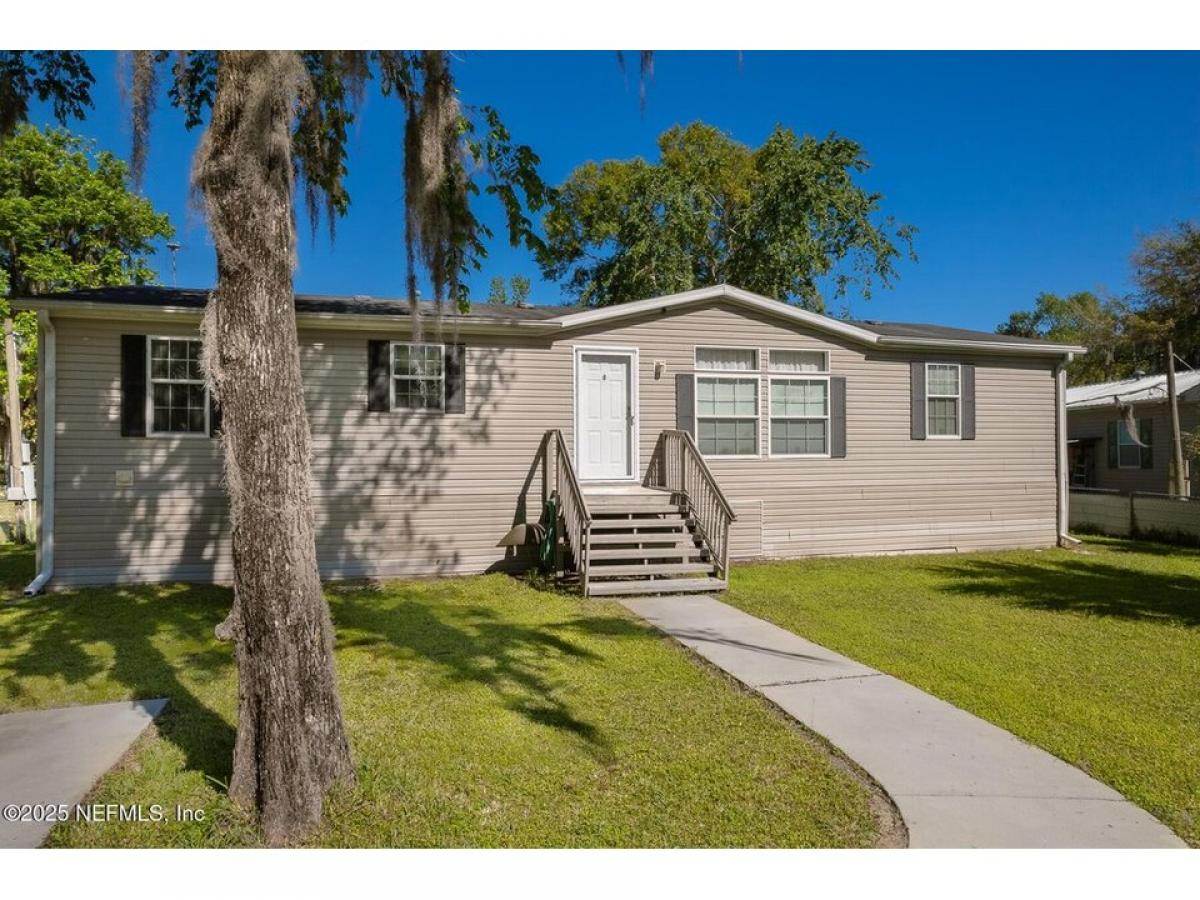 Picture of Home For Sale in San Mateo, Florida, United States
