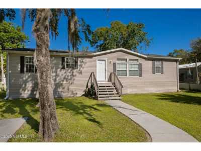 Home For Sale in San Mateo, Florida