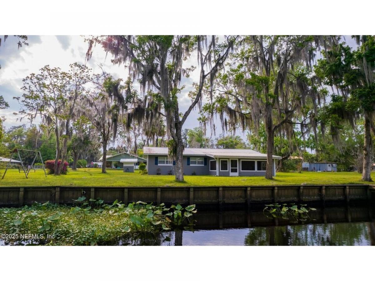 Picture of Home For Sale in San Mateo, Florida, United States