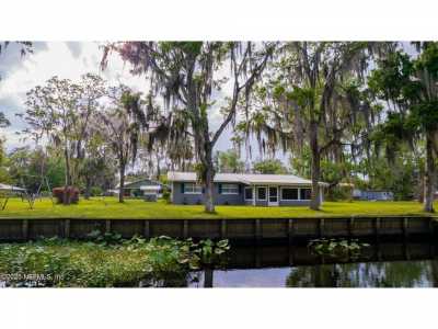 Home For Sale in San Mateo, Florida