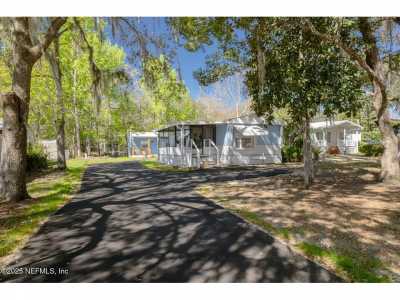 Home For Sale in Satsuma, Florida