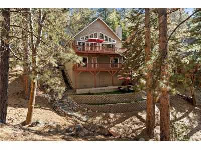 Home For Sale in Running Springs, California